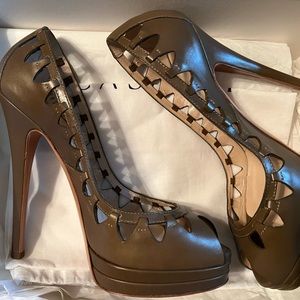 Sweet Anguilla size 37.5. New- never worn